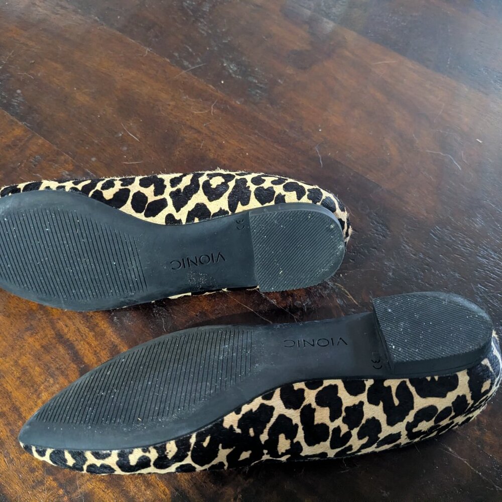 Vionic Flats - Picture 2 of 3